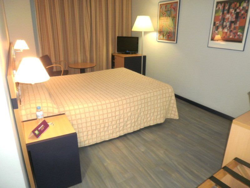 Ibis Styles Zaragoza Ramiro I Otel Oda fotoğraf